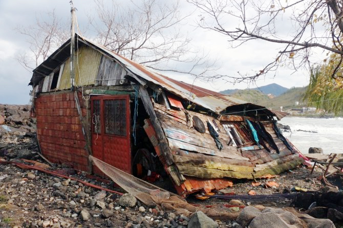 giresunda-firtina-balikci-barinaklarina-zarar-verdi_3.jpg giresunda-firtina-balikci-barinaklarina-zarar-verdi_3.jpg