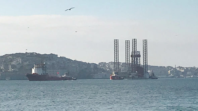 gsp-saturn,-istanbul-bogazindan-geciyor_7-001.jpg