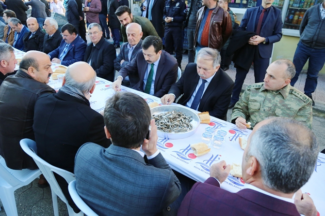 hopa-belediyesi-3uncu-hamsi-senligi-duzenledi_3.jpg hopa-belediyesi-3uncu-hamsi-senligi-duzenledi_3.jpg