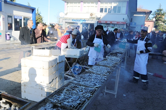 hopa-belediyesi-3uncu-hamsi-senligi-duzenlendi_7.jpg hopa-belediyesi-3uncu-hamsi-senligi-duzenlendi_7.jpg