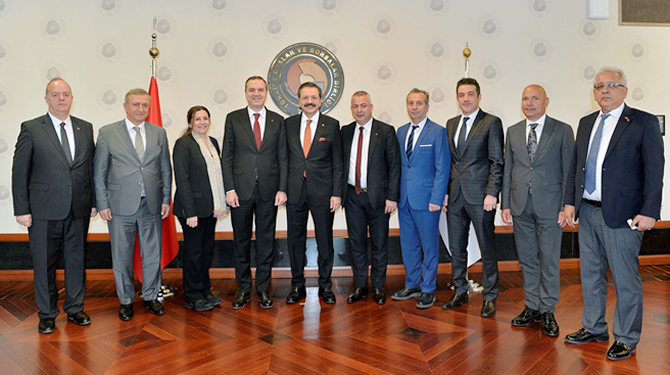 imeak-deniz-ticaret-odasi-uyeleri-m.-rifat-hisarciklioglu’nu-ziyaret-etti_1.jpg