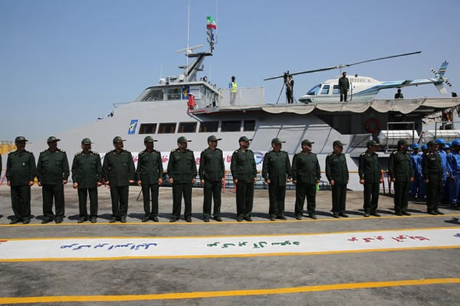 iranin-yuksek-hizli-savas-gemisi-suya-indi_4.jpg iranin-yuksek-hizli-savas-gemisi-suya-indi_4.jpg