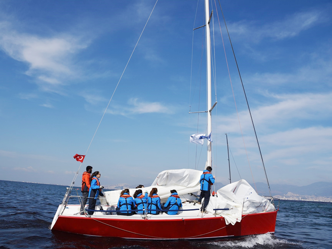 izmirin-universiteleri-yelken-senliginde-bulusuyor_3-001.jpg