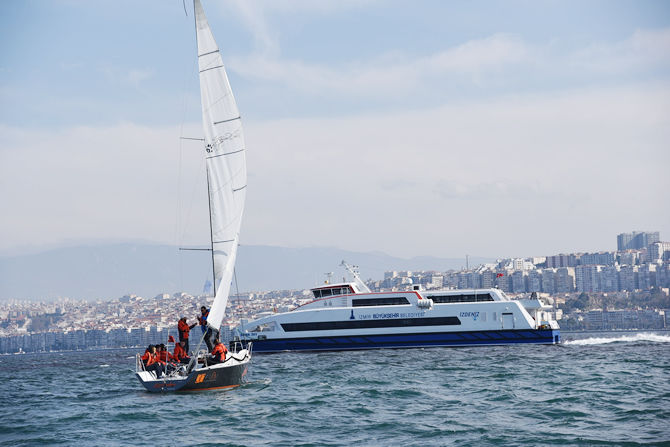 izmirin-universiteleri-yelken-senliginde-bulusuyor_5.jpg