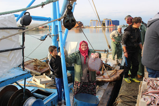 kadin_balikci2-001.jpg kadin_balikci2-001.jpg