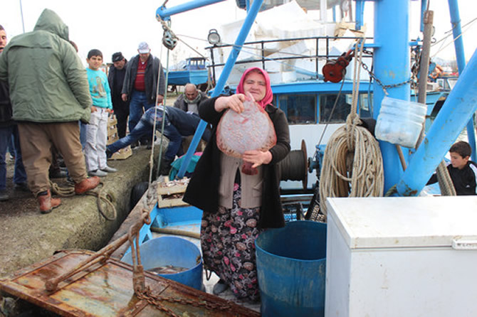 kadin_balikci4-001.jpg kadin_balikci4-001.jpg