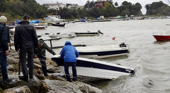 karadenizde-mendiregi-asan-dalgalar-7-sandali-batirdi_2.jpg karadenizde-mendiregi-asan-dalgalar-7-sandali-batirdi_2.jpg