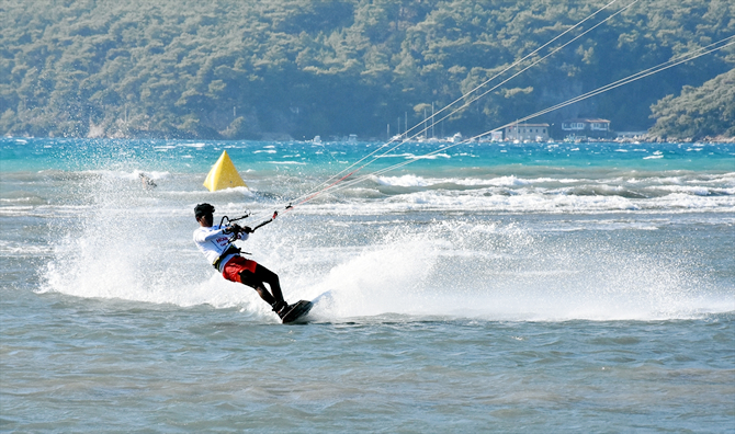 kiteboard_2.jpg kiteboard_2.jpg