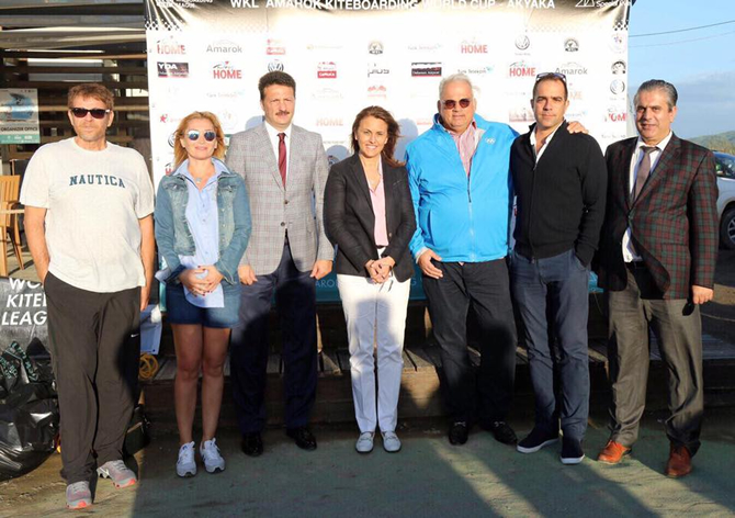 kiteboard_3.jpg kiteboard_3.jpg