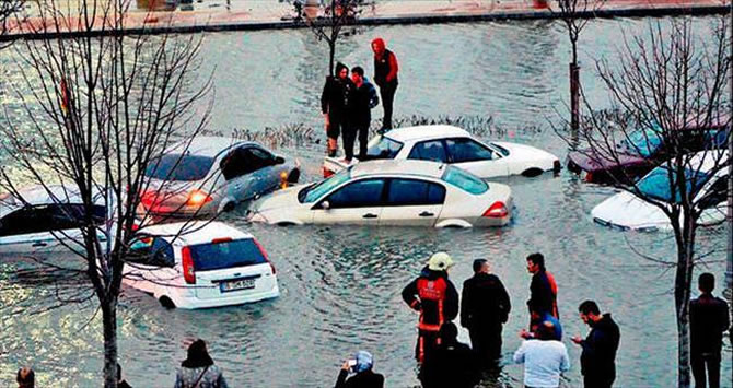 kocaeli_deniz_firtina_tekne.jpg kocaeli_deniz_firtina_tekne.jpg