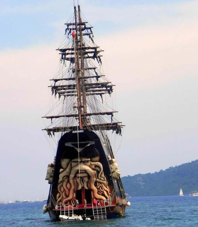 korsan_tekne6.jpg korsan_tekne6.jpg