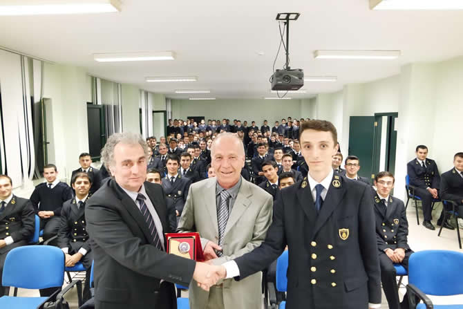 ktu9-001.jpg ktu9-001.jpg