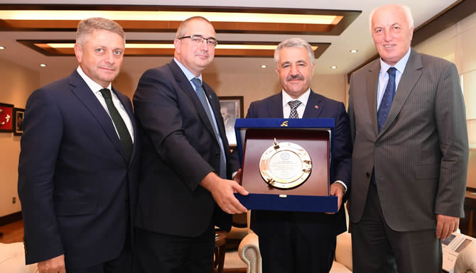 loyd_2.jpg loyd_2.jpg