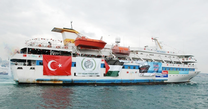 mavi-marmara,-ro-ro-gemisi-yapilmak-icin-sokuldu_1.jpg