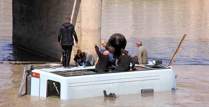 minibus.jpg minibus.jpg