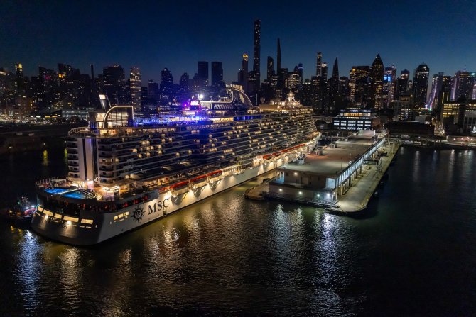 msc-seascape-arrives-into-new-york-city-(2).jpg