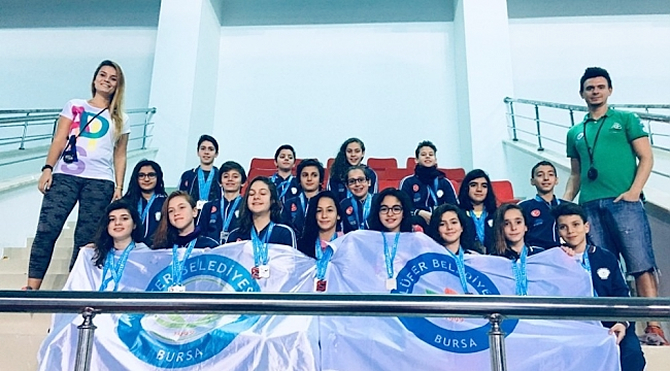 nilufer-belediyesporun-yuzuculeri-42-madalya-ile-bursaya-dondu_1.jpg