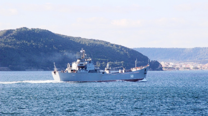 orsk-isimli-savas-gemisi-canakkale-bogazindan-gecti_1.jpg