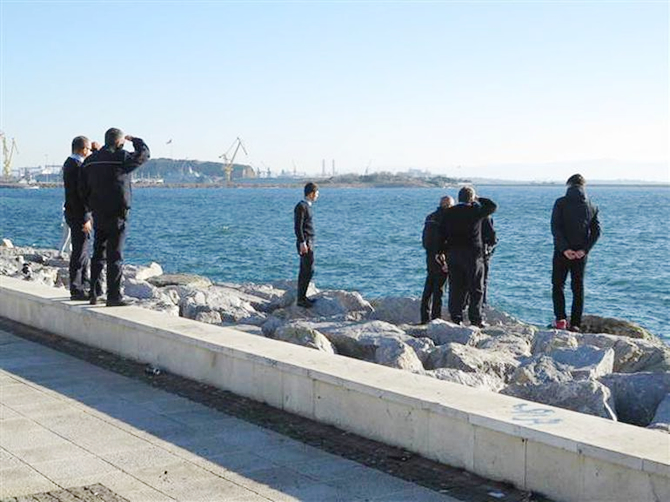 pendik-sahilde-balikci-teknesi-batti_1.jpg pendik-sahilde-balikci-teknesi-batti_1.jpg