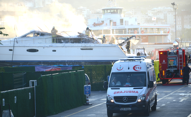 pendik_yat_yangini_4.jpg