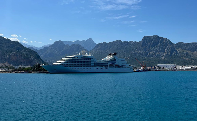 qterminals-antalya-limani,-luks-yolcu-gemisi-seabourn-quest’i-agirladi3.jpg