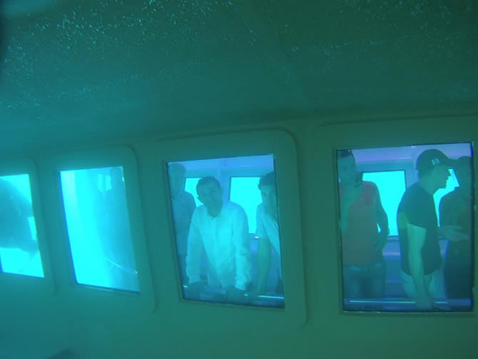 semi-sub-2.jpg semi-sub-2.jpg