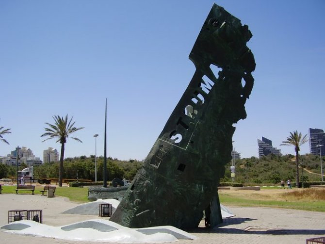 struma_monument_in_ashdod-696x522.jpg