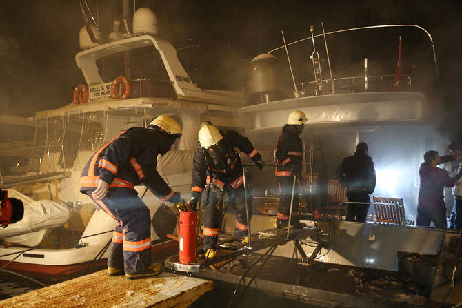 tekne_yandi_bebek2.jpg tekne_yandi_bebek2.jpg