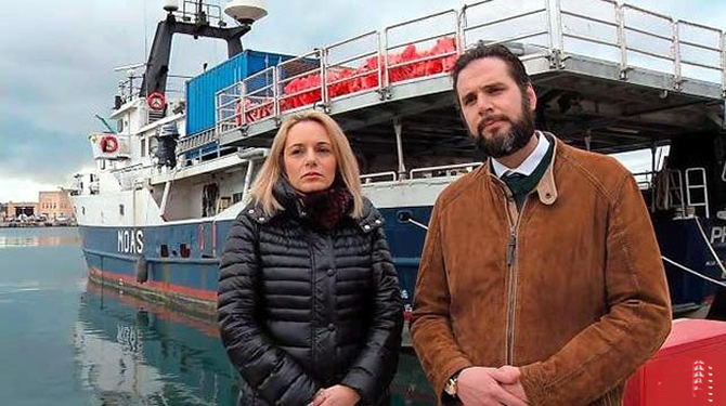 topaz-002.jpg topaz-002.jpg