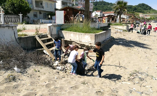 turkeli_plaj_temizligi_3.jpg