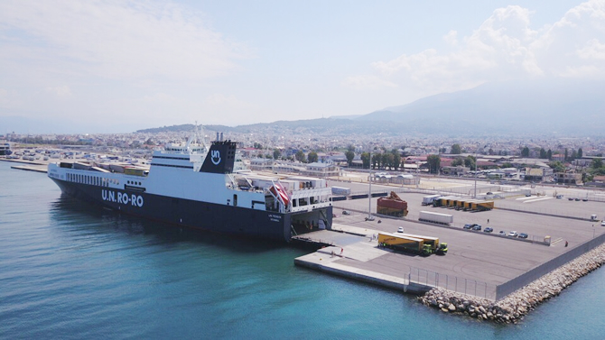 u.n.-ro-ro-ile-yunanistan’in-patras-limani’nda-turk-bayragi-dalgalaniyor_2.jpg