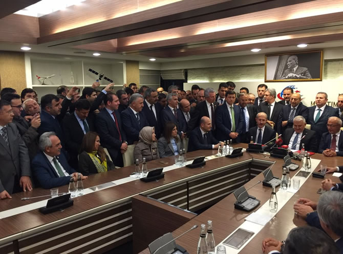 ubak_binali_yildirim_teslim_toreni_2.jpg ubak_binali_yildirim_teslim_toreni_2.jpg