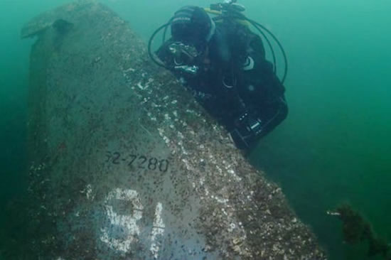 ucak_enkazi.jpg ucak_enkazi.jpg