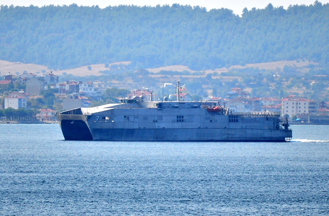 usns-carson-city,-canakkale-bogazindan-gecti_2.jpg