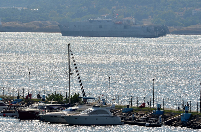 usns-carson-city,-canakkale-bogazindan-gecti_3.jpg