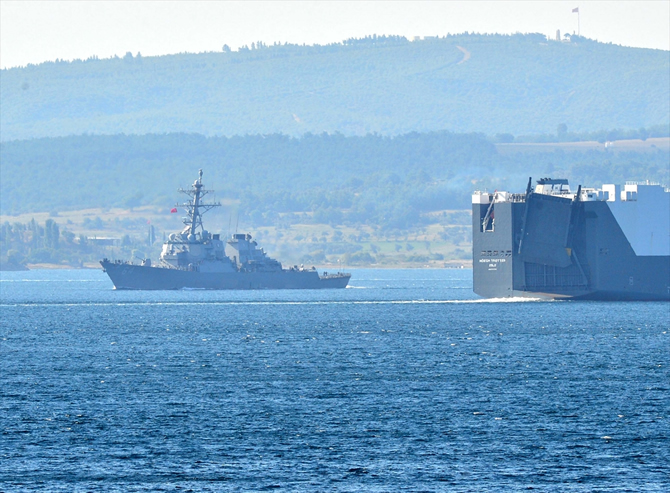 uss-carney,-canakkale-bogazindan-gecti_2.jpg