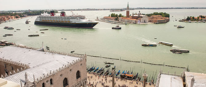 venedik_yolcu_gemisi_protesto_denizhaberajansi_6.jpg venedik_yolcu_gemisi_protesto_denizhaberajansi_6.jpg