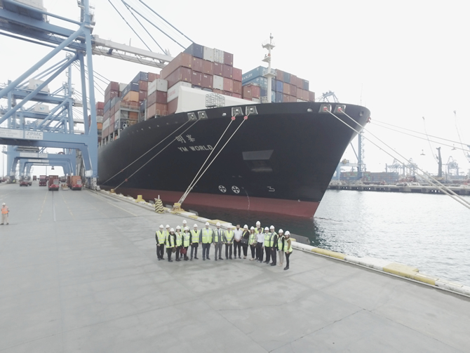 yang_2.jpg yang_2.jpg