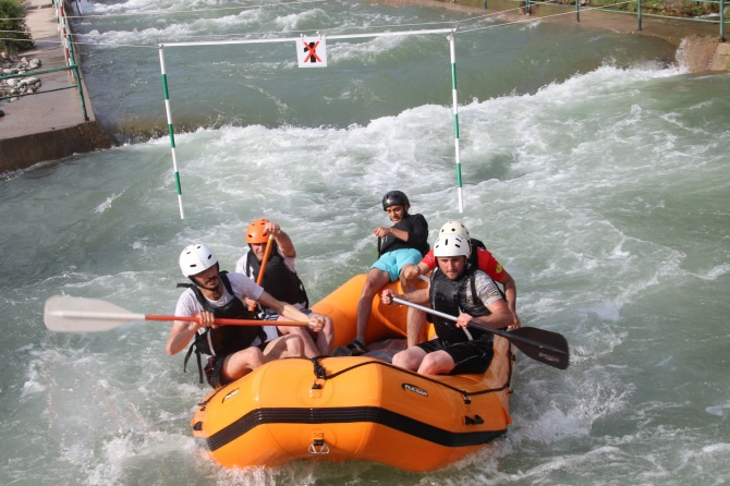 yusufelide-kurumlar-arasi-rafting-yarislari-senligi-yapildi_1.jpg