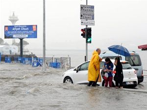 Üsküdar'da kara ile deniz yine birleşti