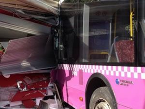 Kabataş'ta ki otobüs kazasının olay anı görüntüleri