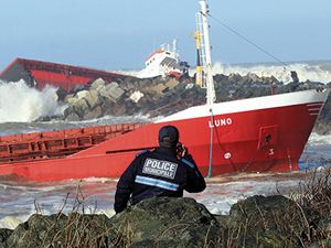 İspanyol kargo gemisi Fransa'da kaza yaptı